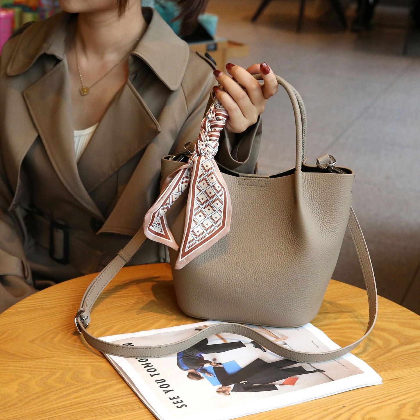 Women's First Layer Leather Large Capacity Mummy Shoulder Bags