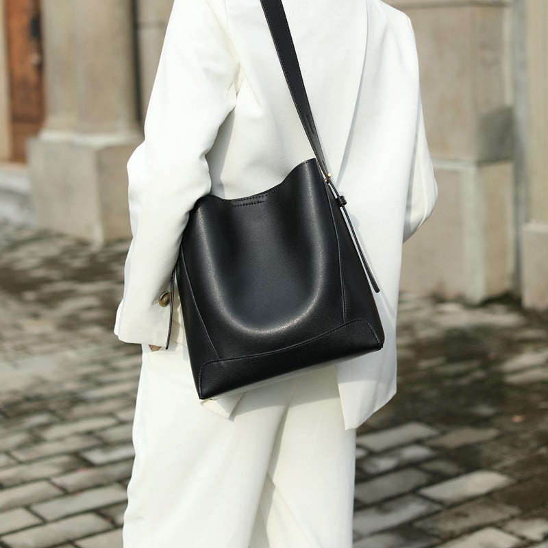 Women's Leather Large Capacity Retro Single High Shoulder Bags