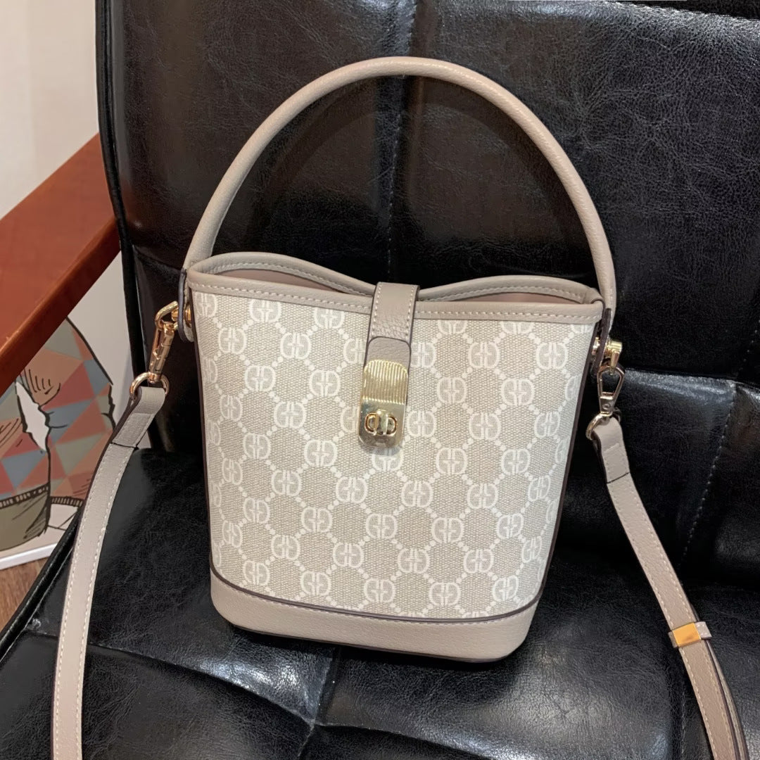 Women's Fashion Series Large Capacity Difference Saddle Shoulder Bags