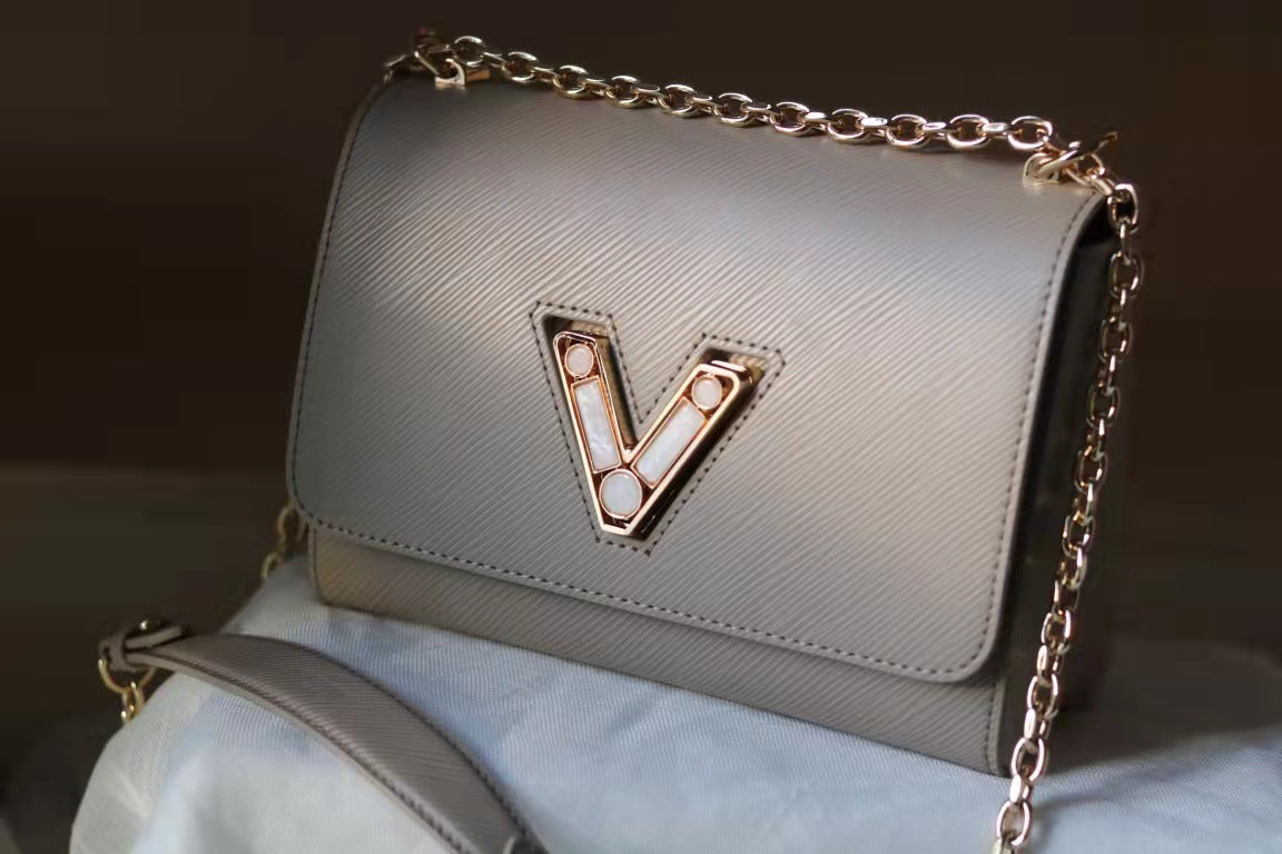 Wholesale V Water Ripple Adjustable Chain Crossbody Bags