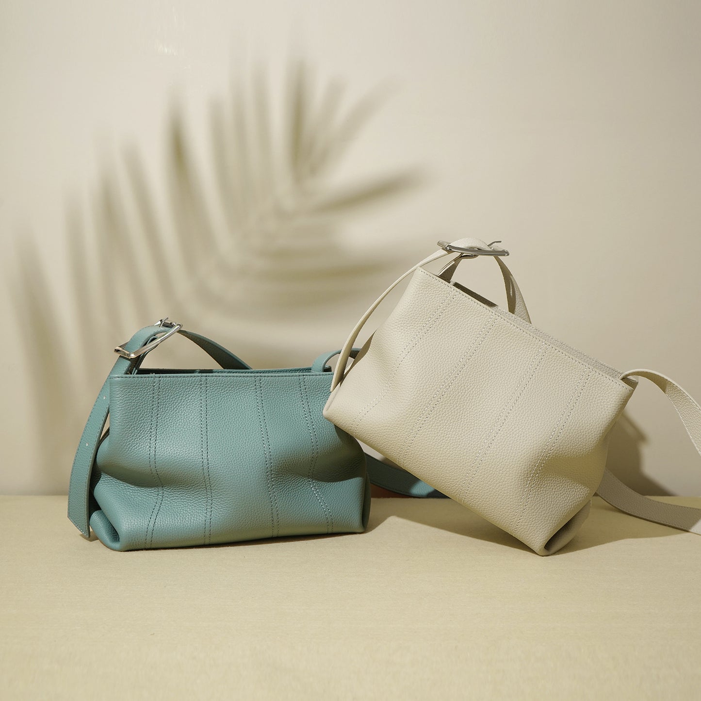 Women's Simple Fashion Commuter Idle Style Texture Shoulder Bags