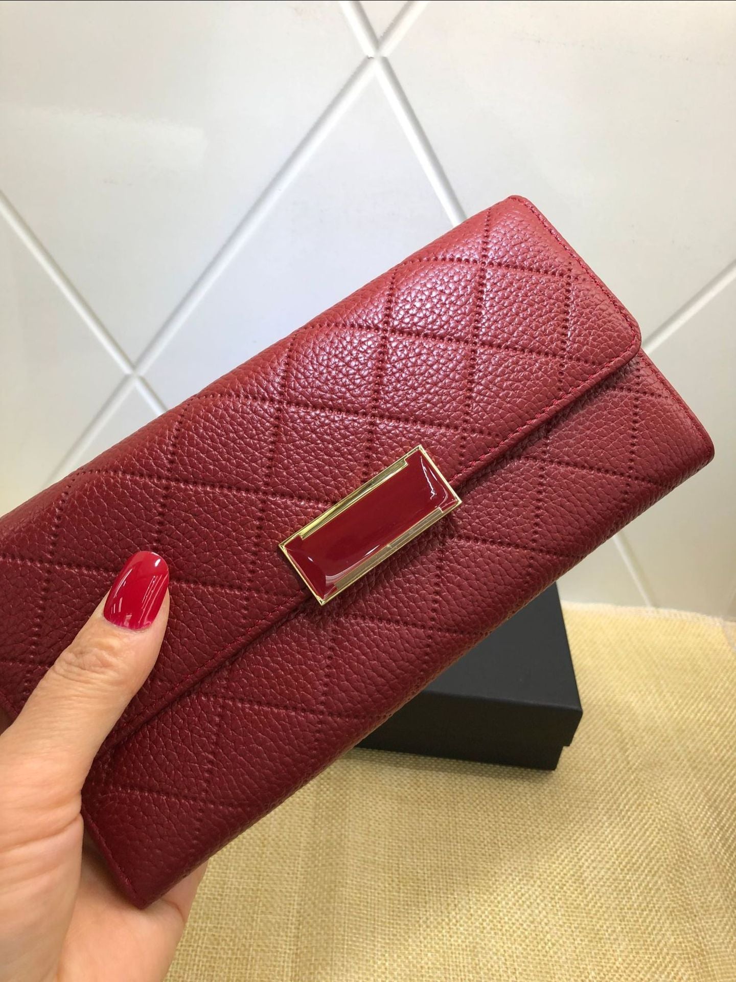 Women's Leather Folding Fashion First Layer Short Ladies Wallets