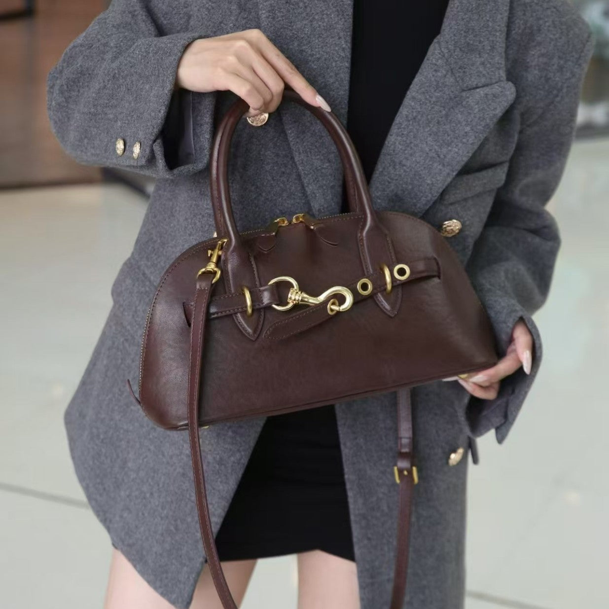 Women's High Sense Vintage Shell Wild Genuine Handbags