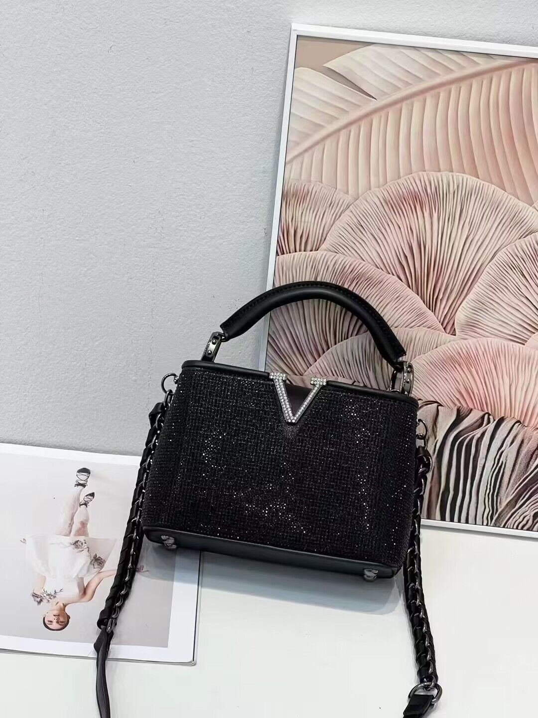 Women's Mini Diamond Rhinestone Flip Retro Chain Handbags