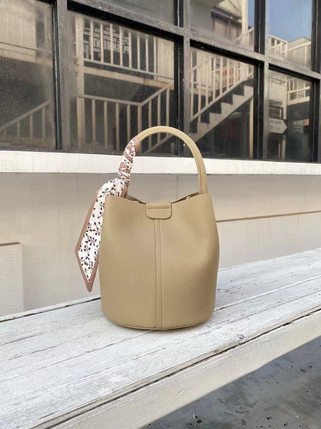 Women's Leather Cowhide Fashion Lychee Pattern Design Shoulder Bags