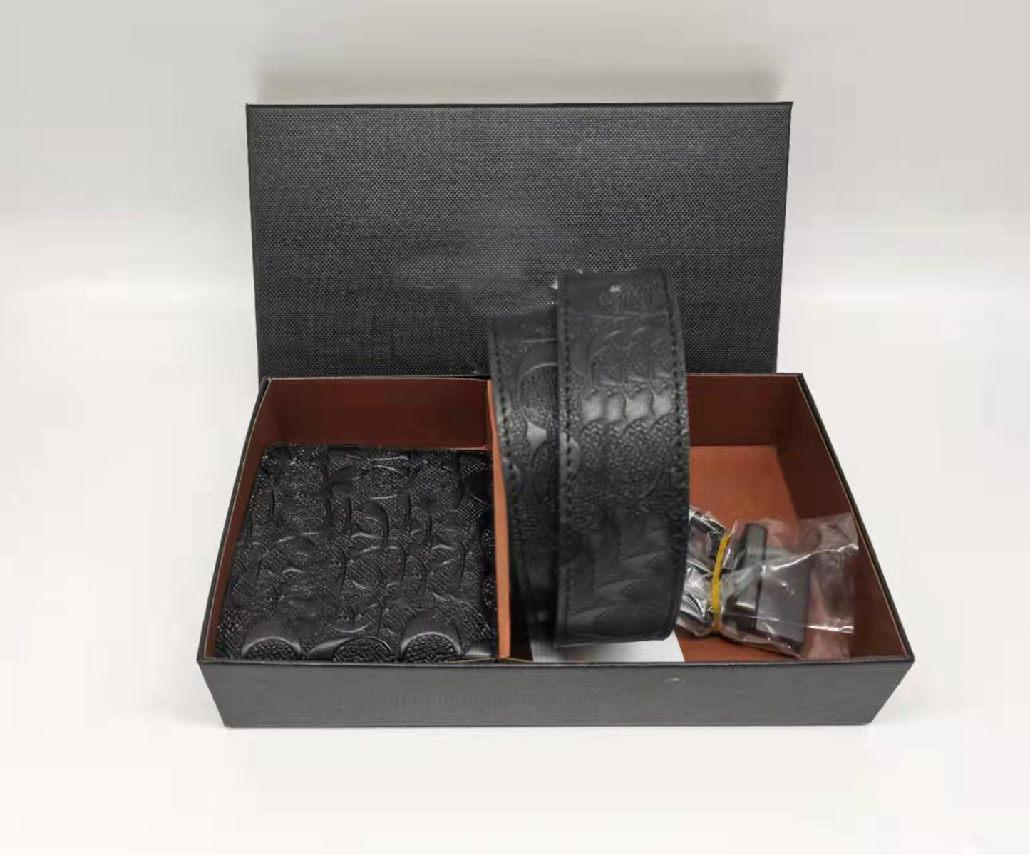 Men's Printed Short Pin With Full Set Of Men's Wallets