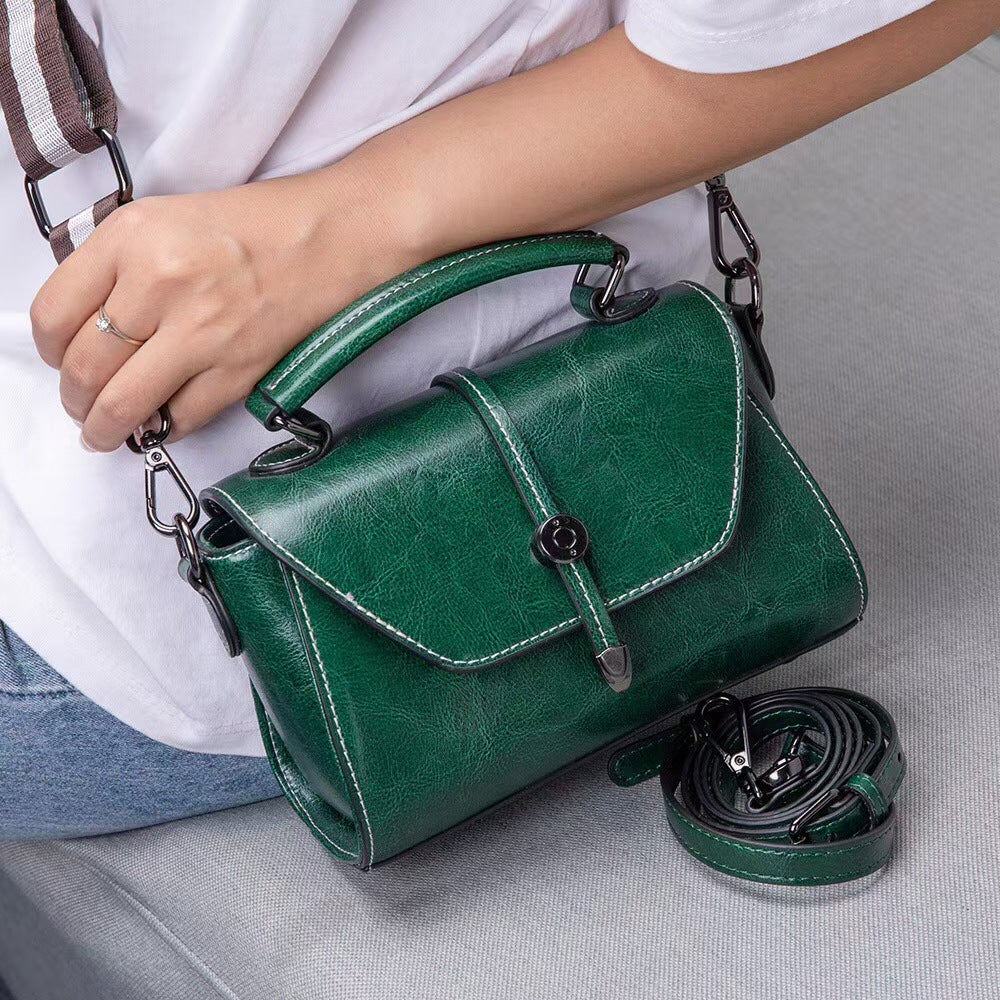 Women's Retro Chain Oil Wax Leather Handbags