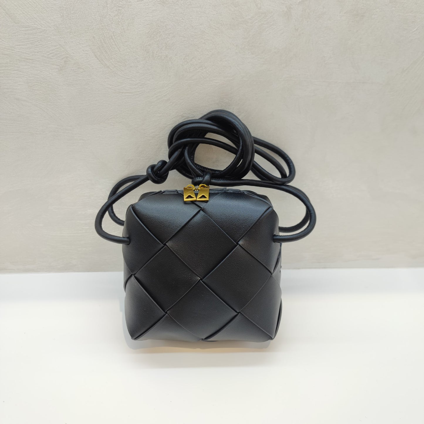 Women's Cowhide Hand-woven Fashion Trendy Bends Hitches Shoulder Bags