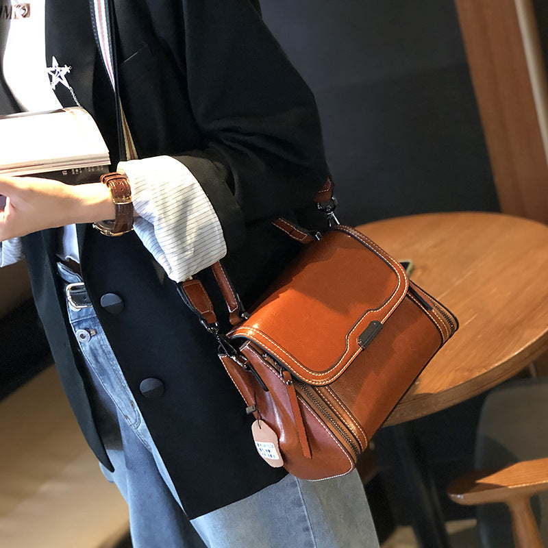 Women's Oil Wax Genuine Leather Fashionable Western Shoulder Bags