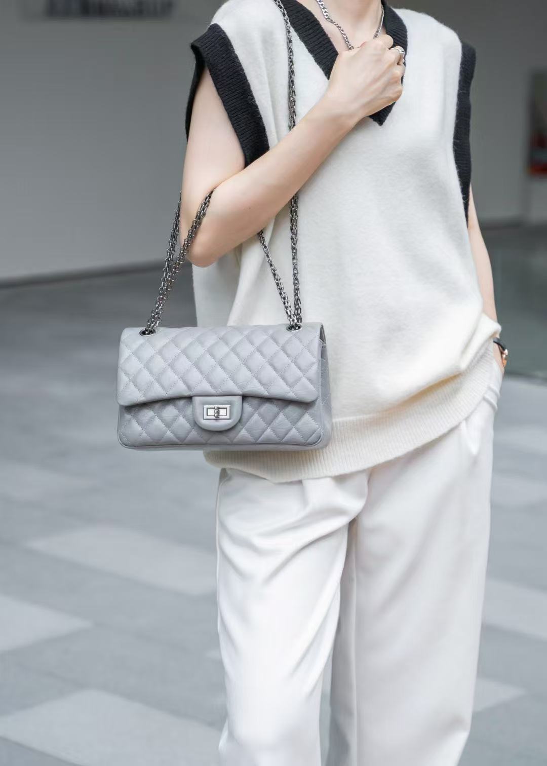 Women's Sheepskin Large Capacity Chain Single Portable Classic Style Bags