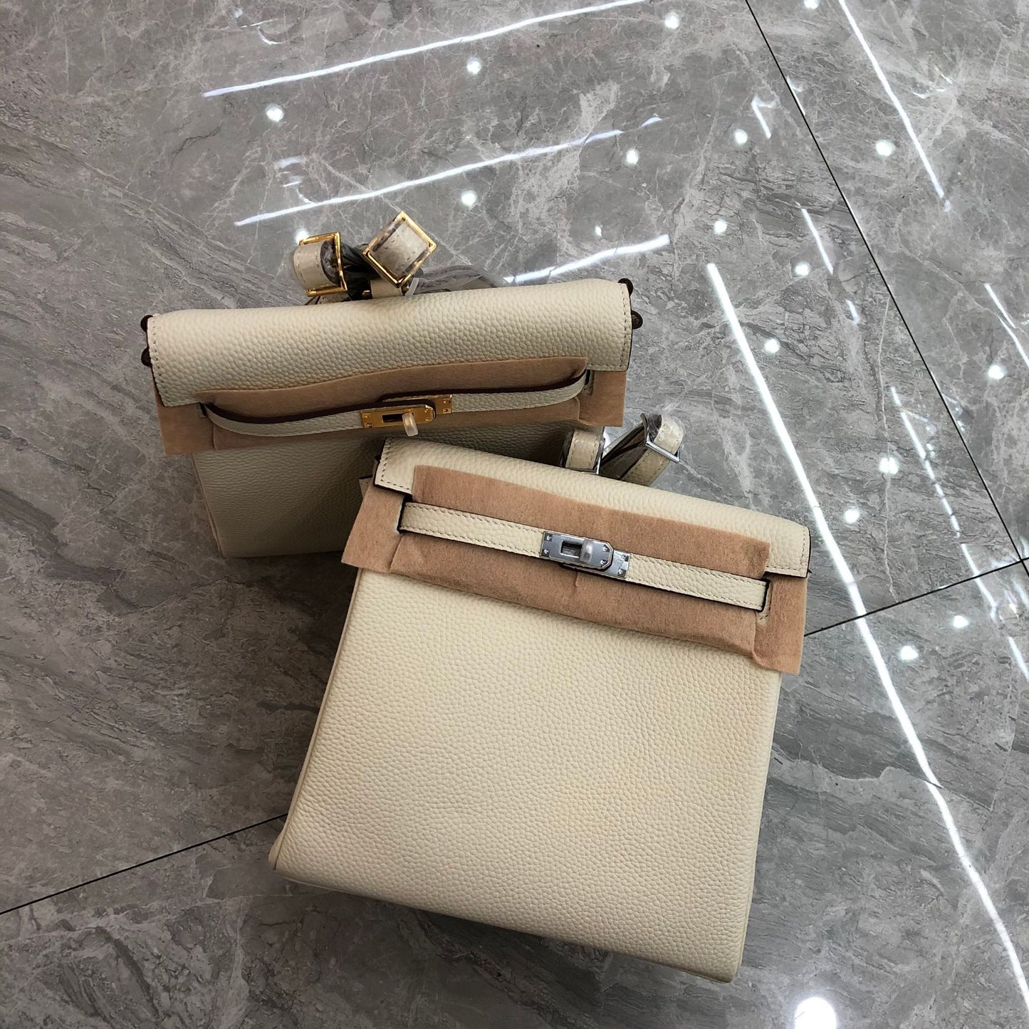 Women's First Layer Cowhide Lychee Pattern Kelly Backpacks
