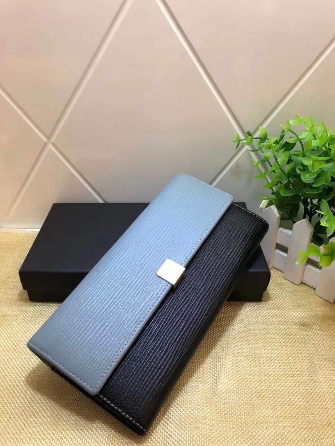 Women's Korean Mid-length Water Ripple Leather Ladies Wallets