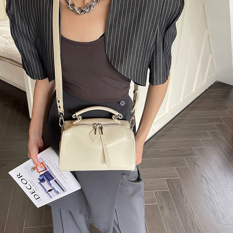 Fashionable Retro Commuter High-grade Pillow Soft Handbags