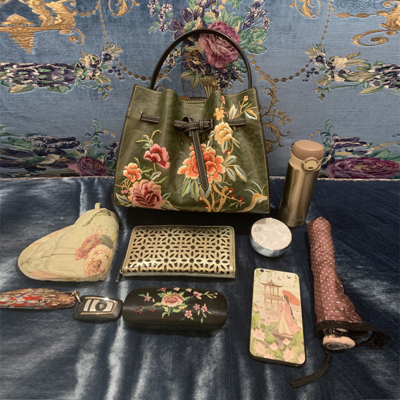 Women's Retro Chinese Style Embroidery With Fashionable Handbags