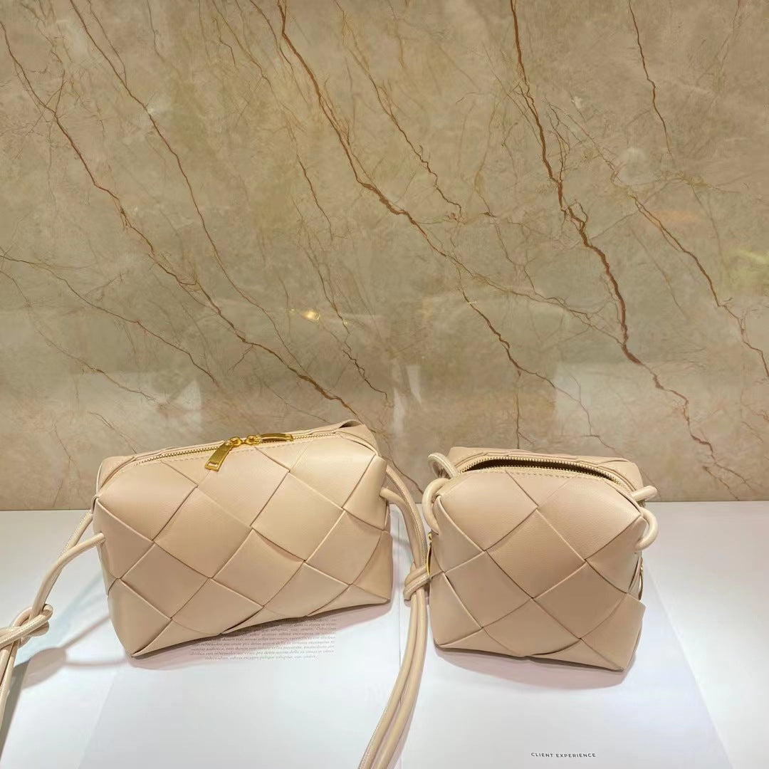 Women's Cowhide Hand-woven Fashion Trendy Bends Hitches Shoulder Bags