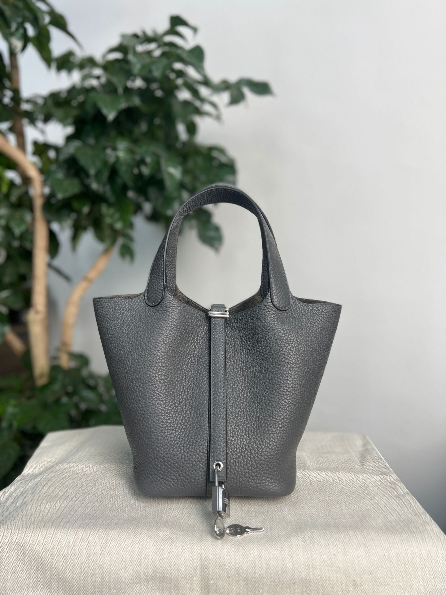 Women's Vegetable Basket Imported Leather Genuine Cattlehide Surface Handbags