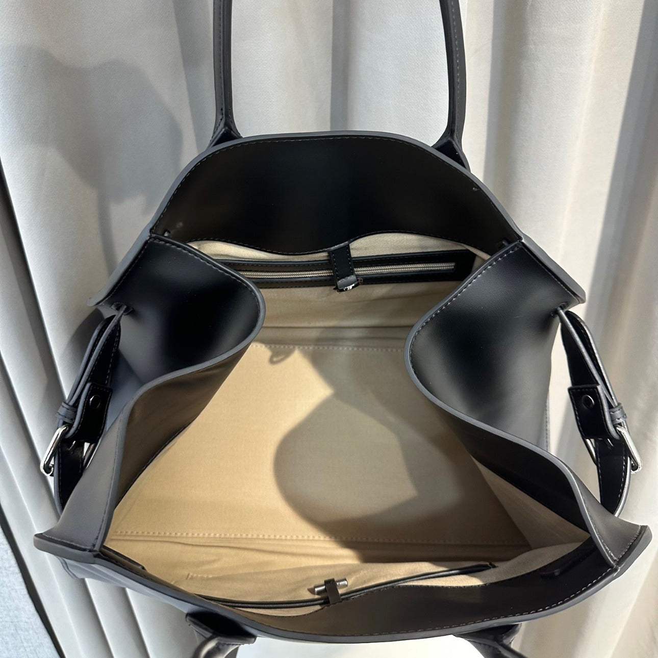 Women's Fashionable High-grade Black Large Capacity Portable Bags