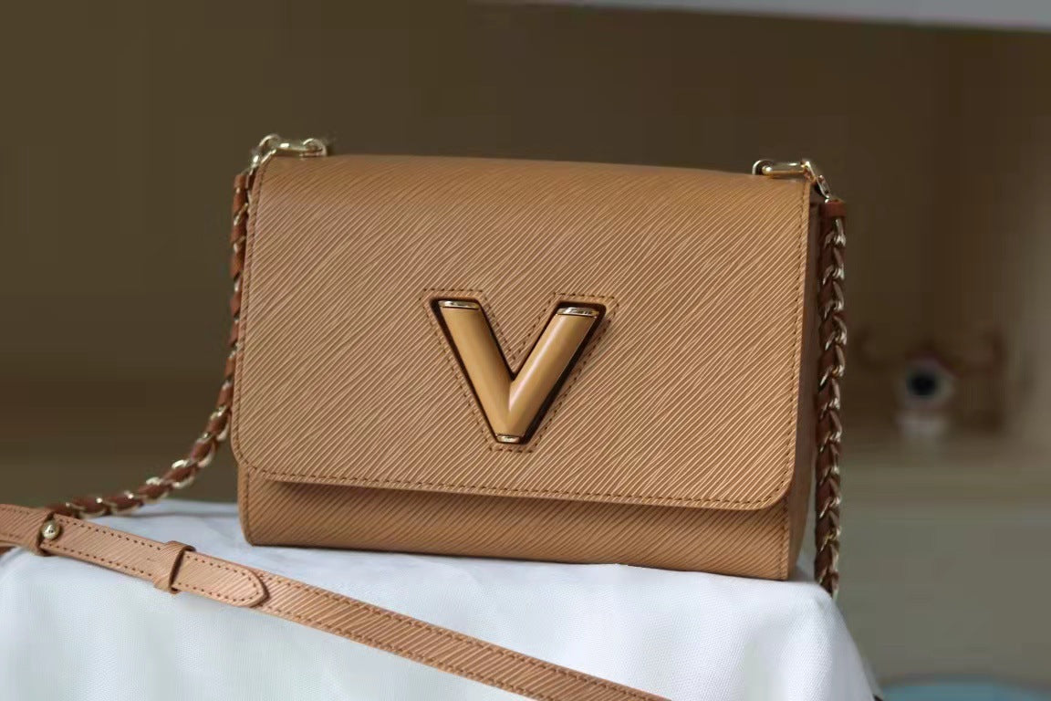Wholesale V Water Ripple Adjustable Chain Crossbody Bags