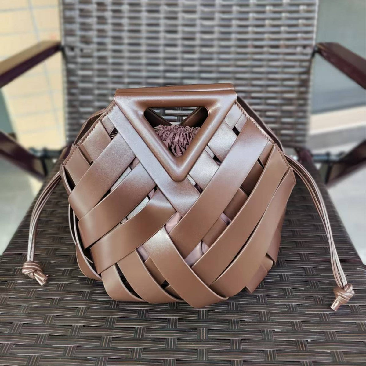Women's Basket Design Elegant Fashion Inverted Triangle Bags