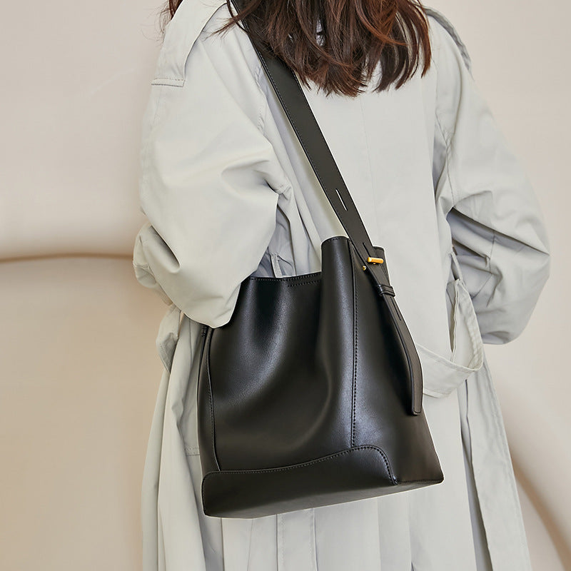 Women's High-grade Texture Fashionable Large Capacity Commuter Shoulder Bags