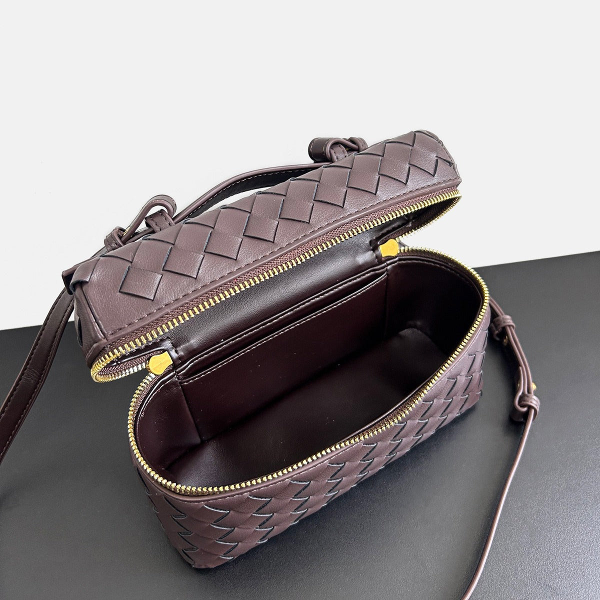 Women's Woven Lunch Box Genuine Leather Hand Bags