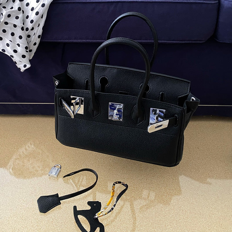 Women's Version French Underarm Large Capacity Fashion Twist Crossbody Bags