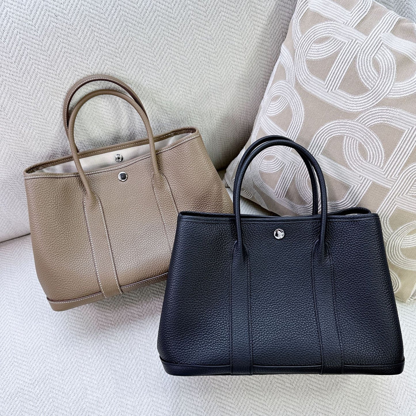 Women's Steel Hardware Cowhide Line Fashion Large Bags