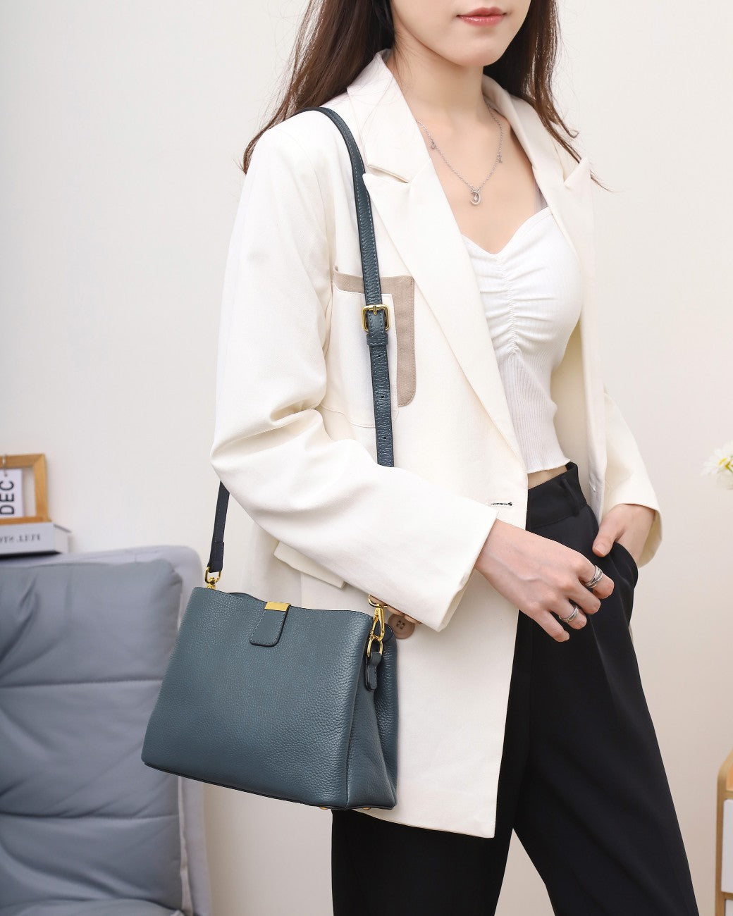 Women's Western Style Fashion Simple First Layer Shoulder Bags