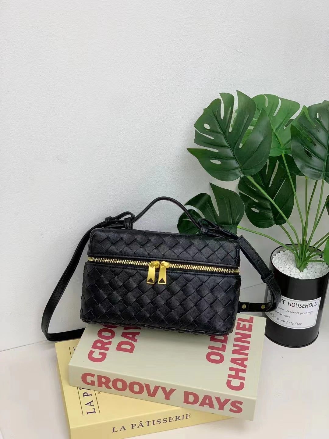 Women's Woven Lunch Box Genuine Leather Hand Bags