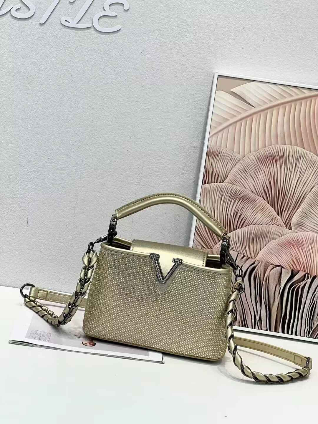 Women's Mini Diamond Rhinestone Flip Retro Chain Handbags