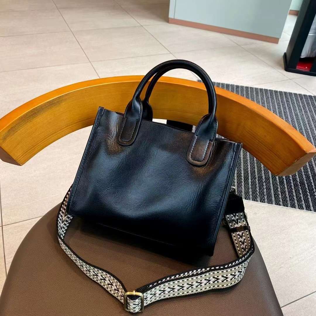 Women's Layer Cowhide Autumn Fashion High Sense Handbags