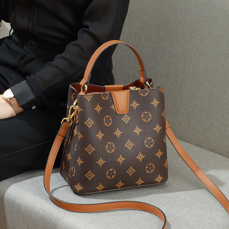 Women's Portable Retro Large Capacity Fashion Commuter Crossbody Bags