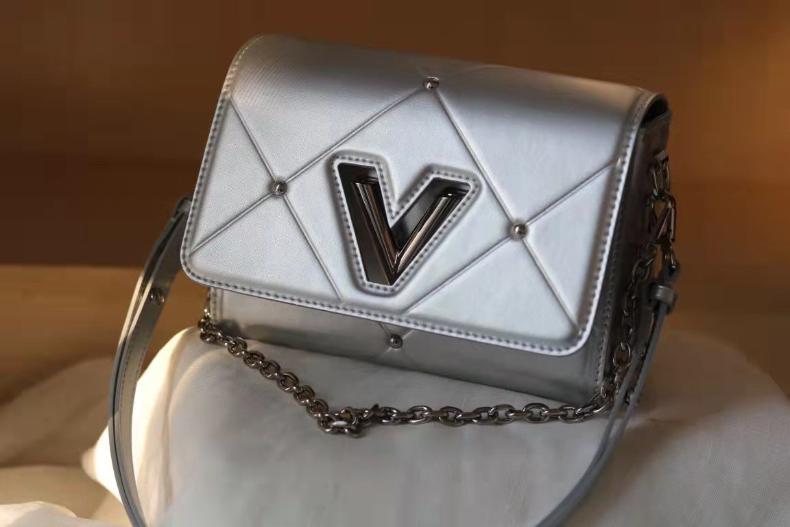 Wholesale V Water Ripple Adjustable Chain Crossbody Bags