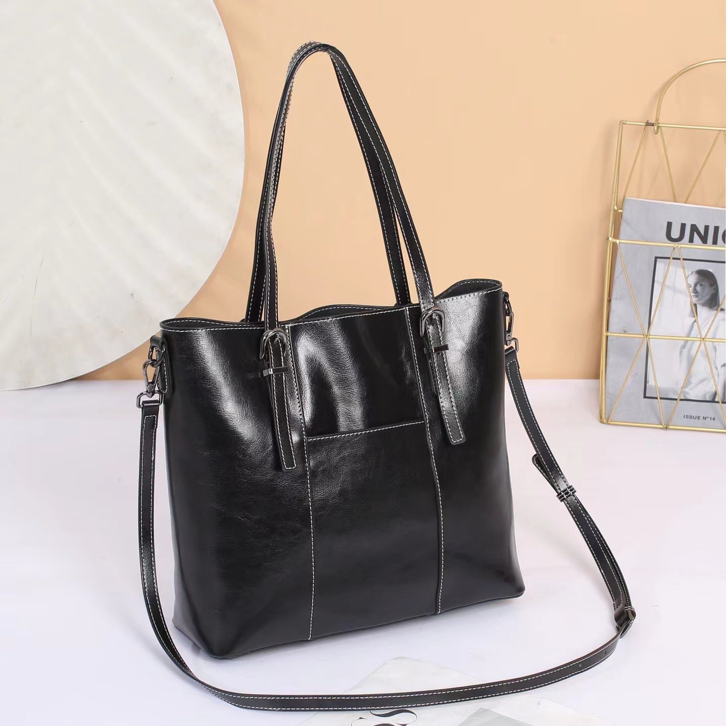 Women's First Layer Cowhide Large Capacity Commuter High Sense Class Handbags