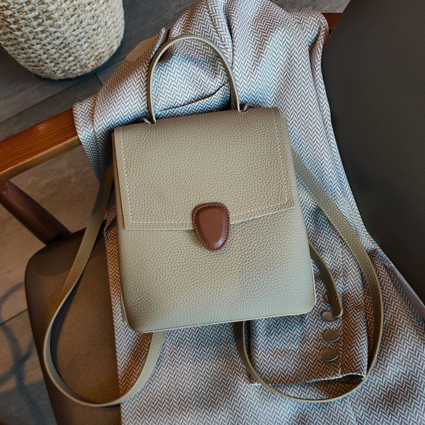 Women's Line Fashion Cowhide Texture Soft Leather Backpacks