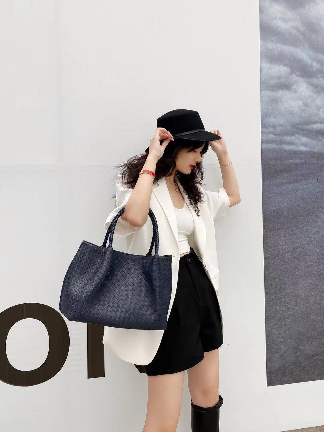 Women's Capacity Genuine Leather First Layer Soft Handbags