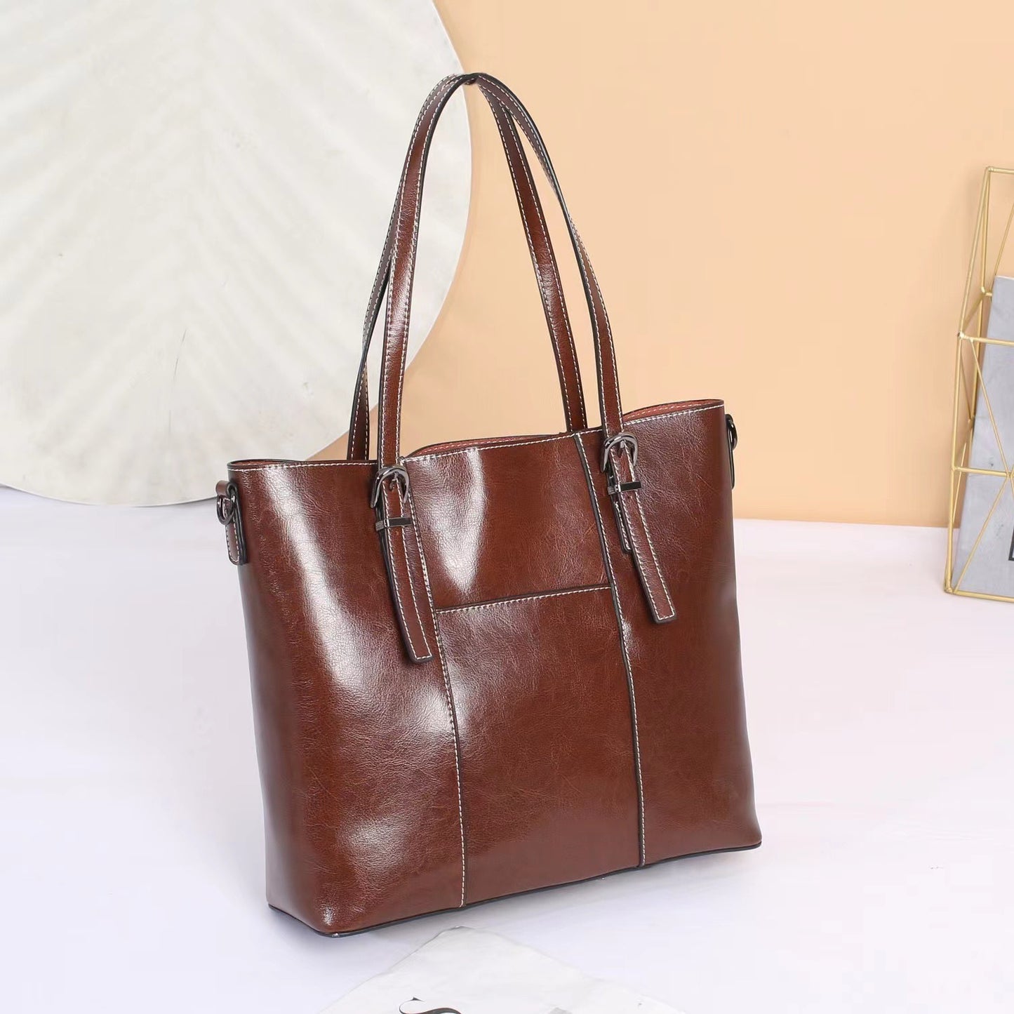 Women's First Layer Cowhide Large Capacity Commuter High Sense Class Handbags
