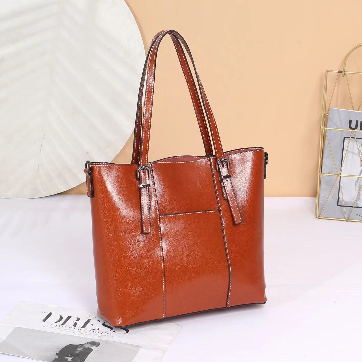 Women's First Layer Cowhide Large Capacity Commuter High Sense Class Handbags