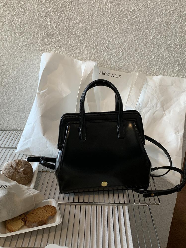 Women's Retro Oil Wax Skin Genuine Leather Handbags
