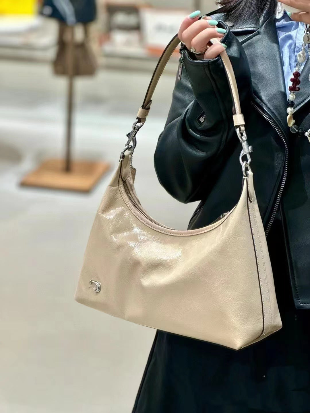 Women's Underarm Oil Wax Leather Fashion Shoulder Bags