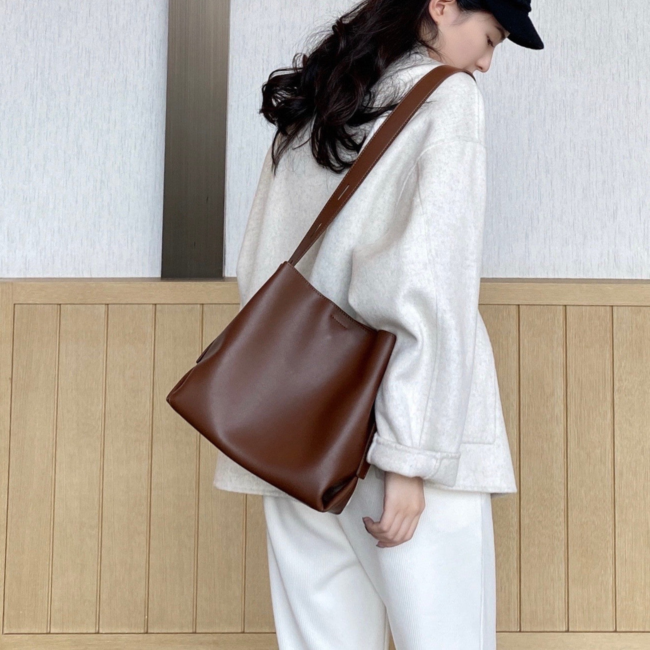 Women's Elegant Design Cowhide Commuter Textured Bags