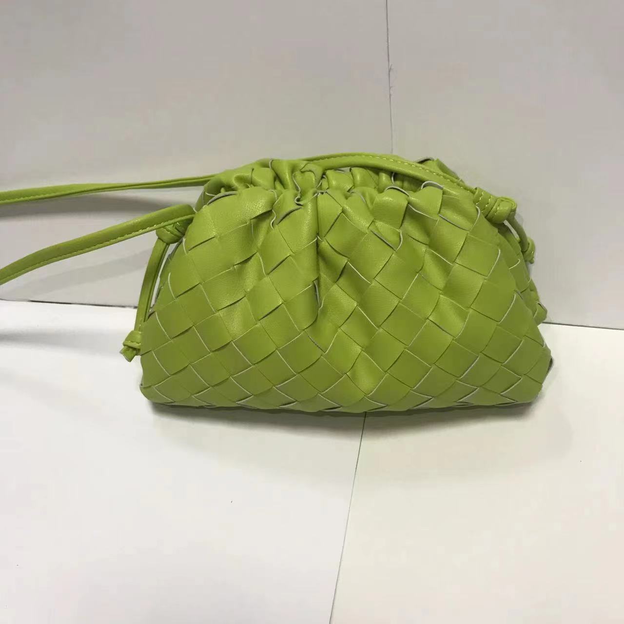 Women's Authentic Leather Weave Pleated Cloud Soft Cow Single Crossbody Bags