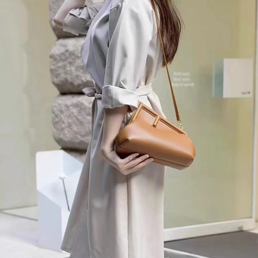 Women's Clip Cowhide Cloud Simple Hand Holding Crossbody Bags