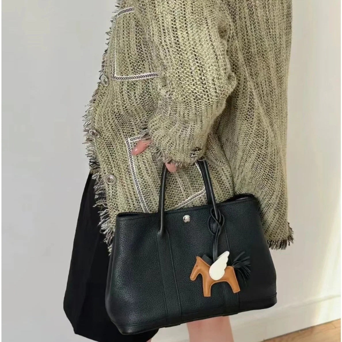Women's Steel Hardware Cowhide Line Fashion Large Bags