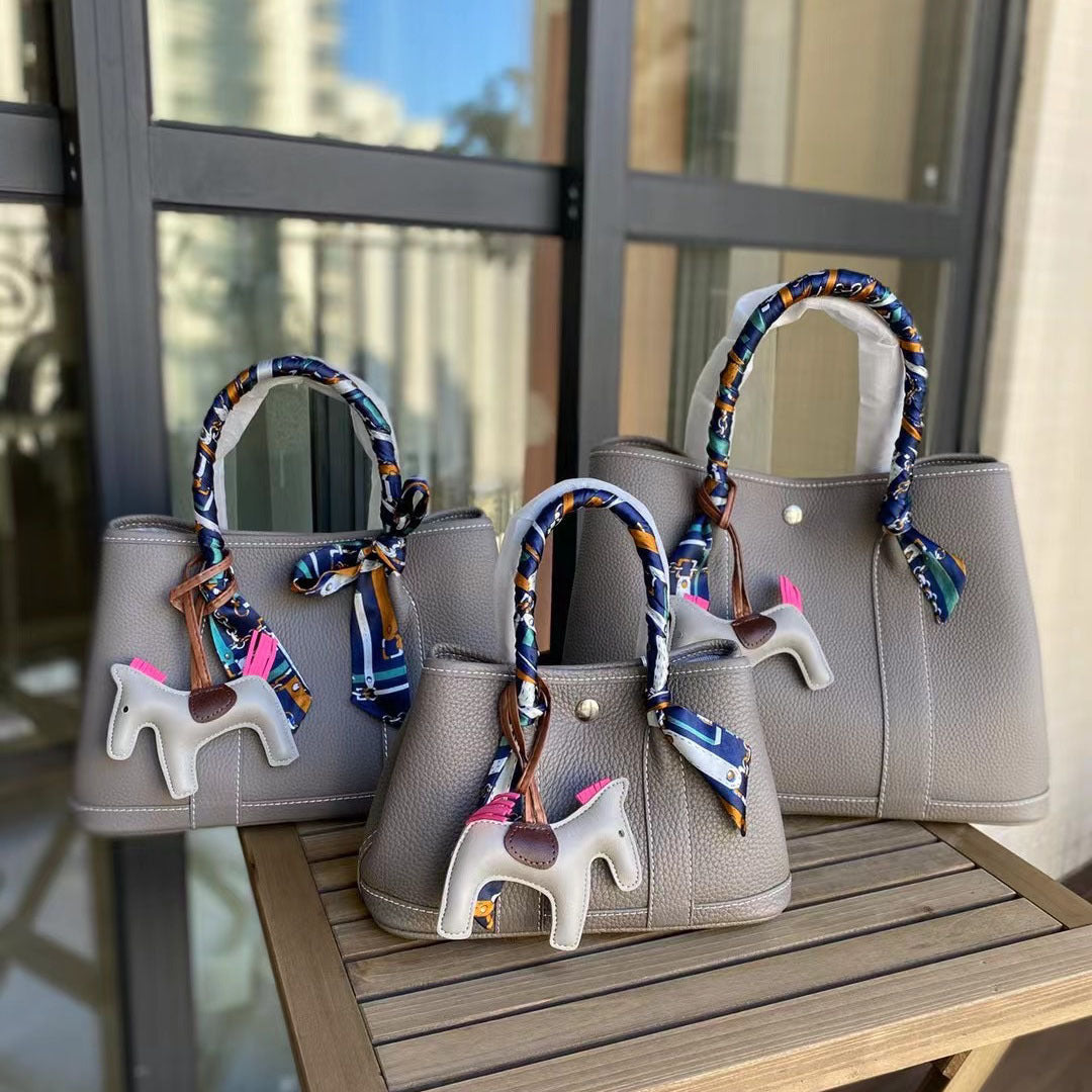 Women's First Layer Cowhide Source Large Capacity Handbags