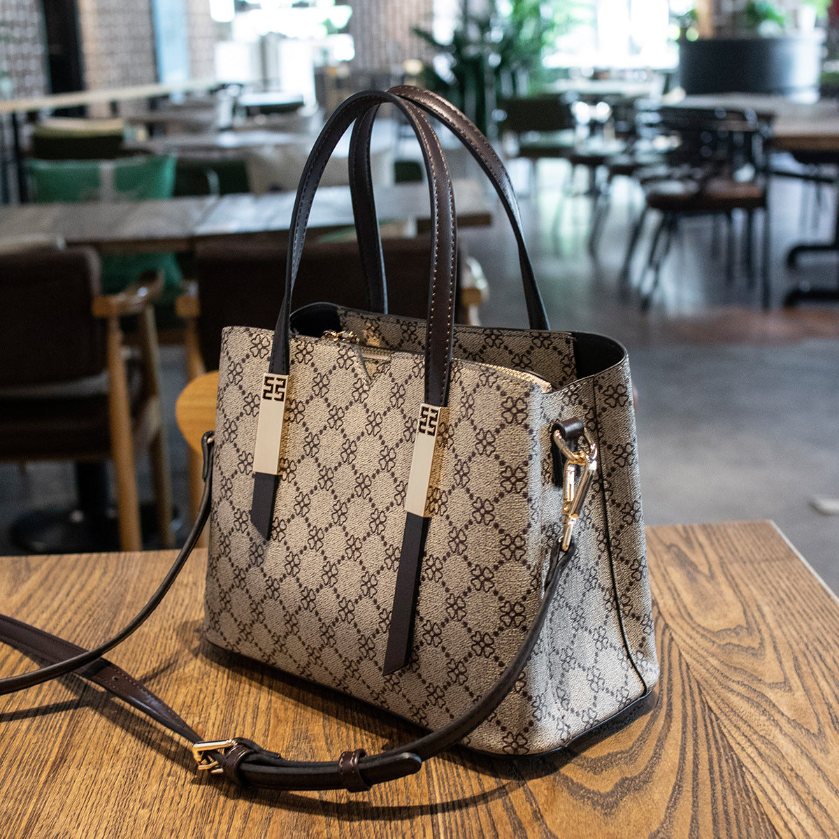 Women's Retro Classic Versatile Fashion Large Capacity Bags