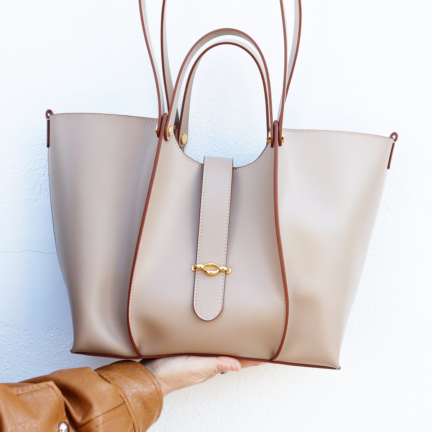 Women's Large Capacity Textured Fashion Portable Light Handbags