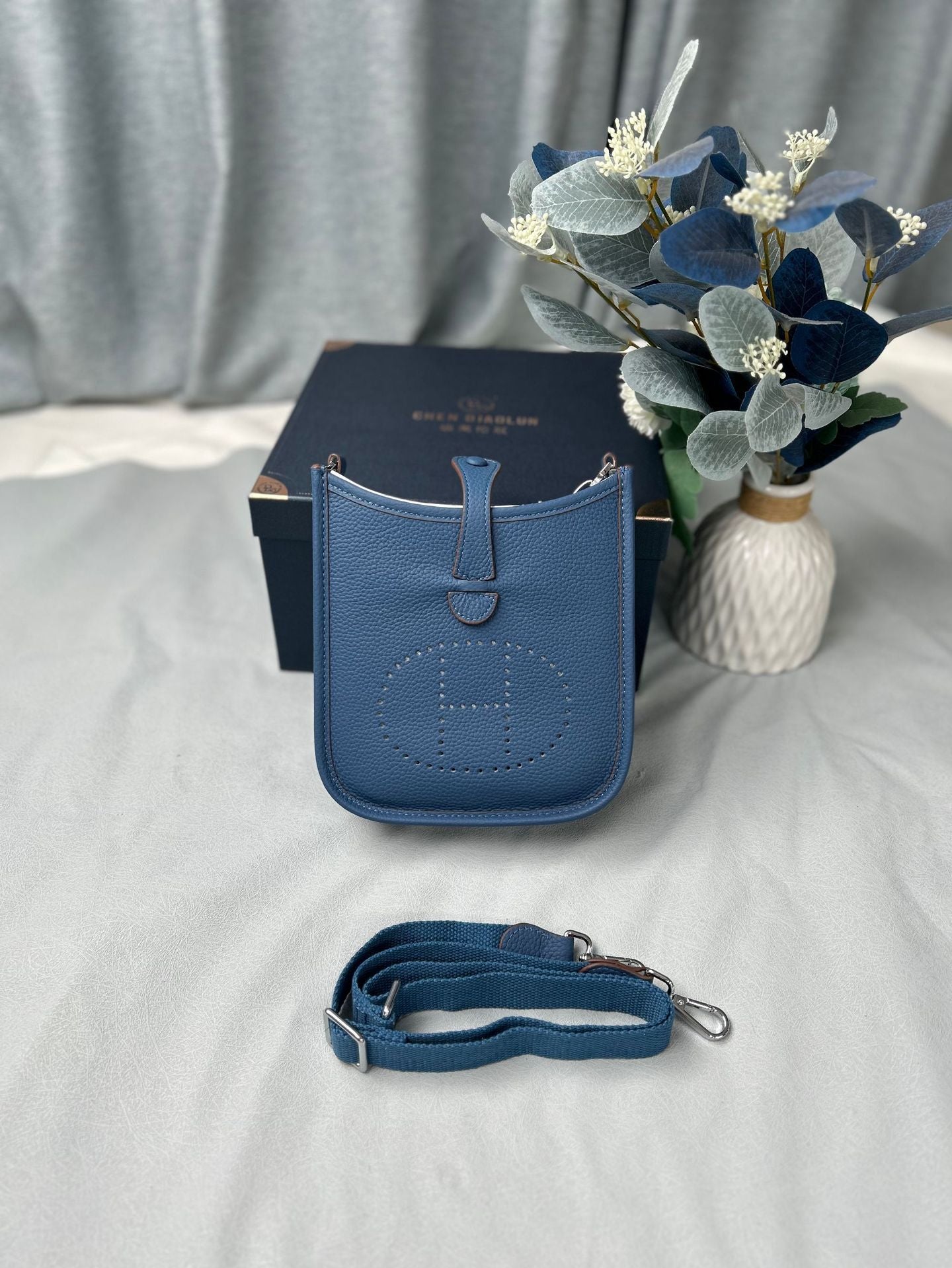 Women's Mobile Home First Layer Cowhide Lychee Crossbody Bags