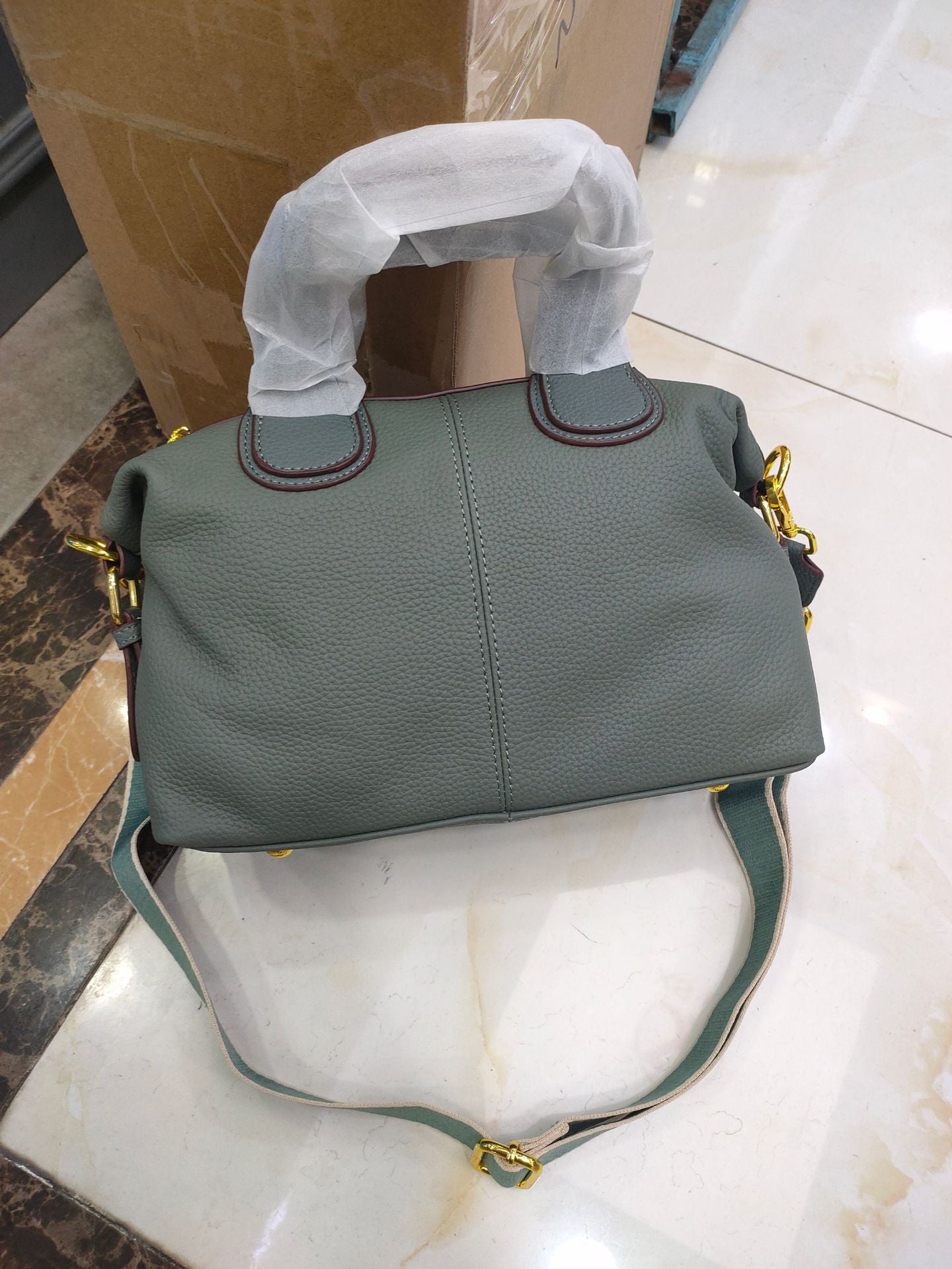 Women's Boston High-grade Large Capacity Commuter Leather Mother Shoulder Bags