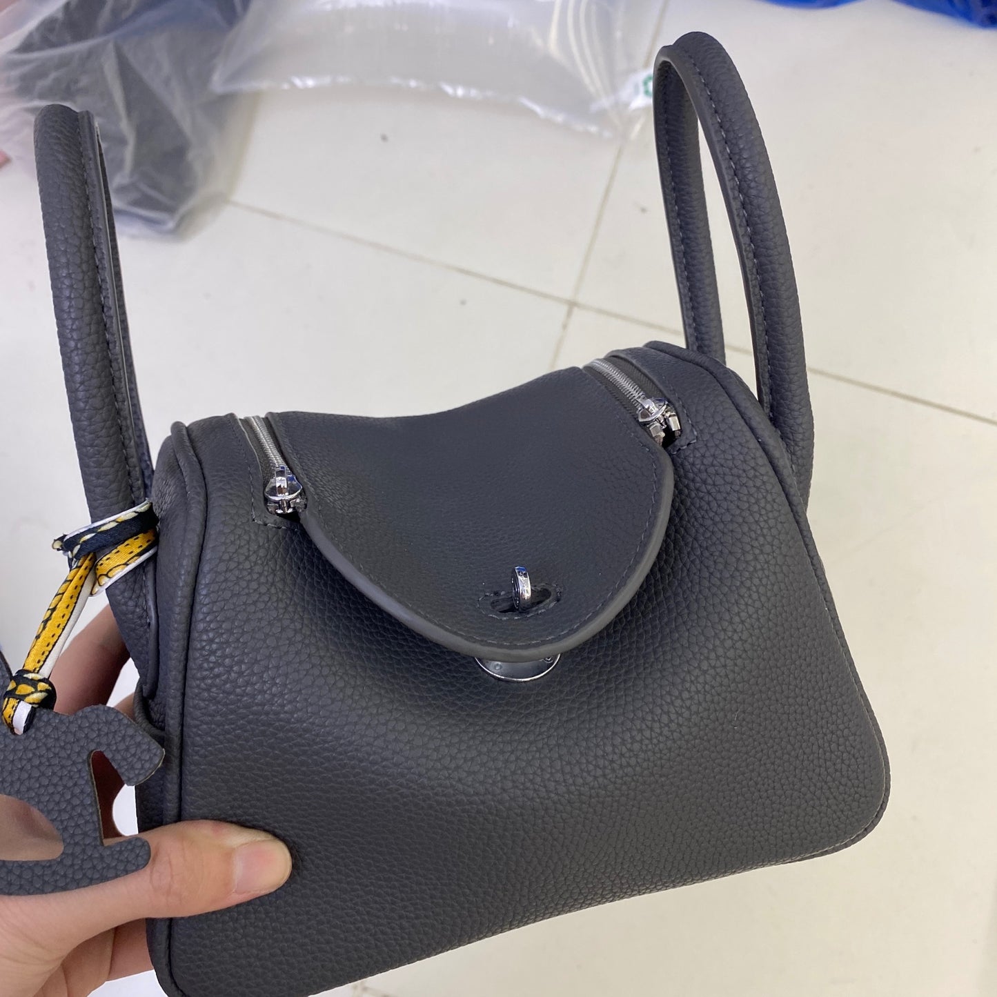 Doctor Lindy Retro Soft Cowhide Lychee Crossbody Bags
